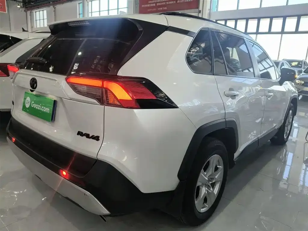 Toyota RAV4 2023 из CN, фото 7
