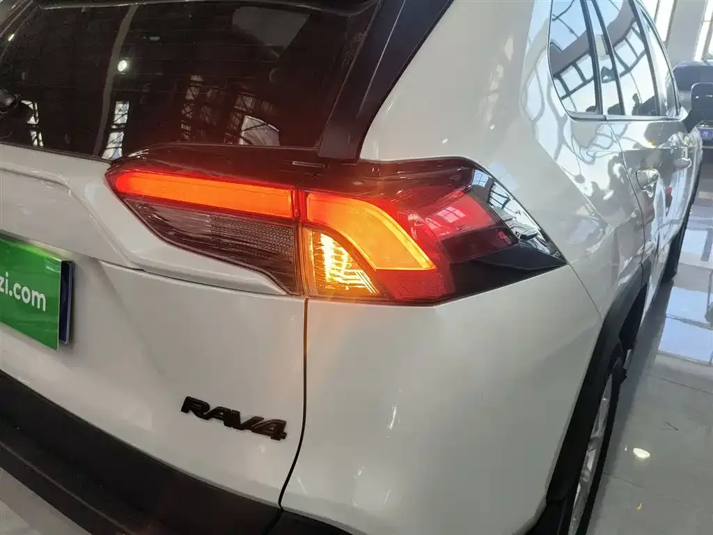 Toyota RAV4 2023 из CN, фото 8
