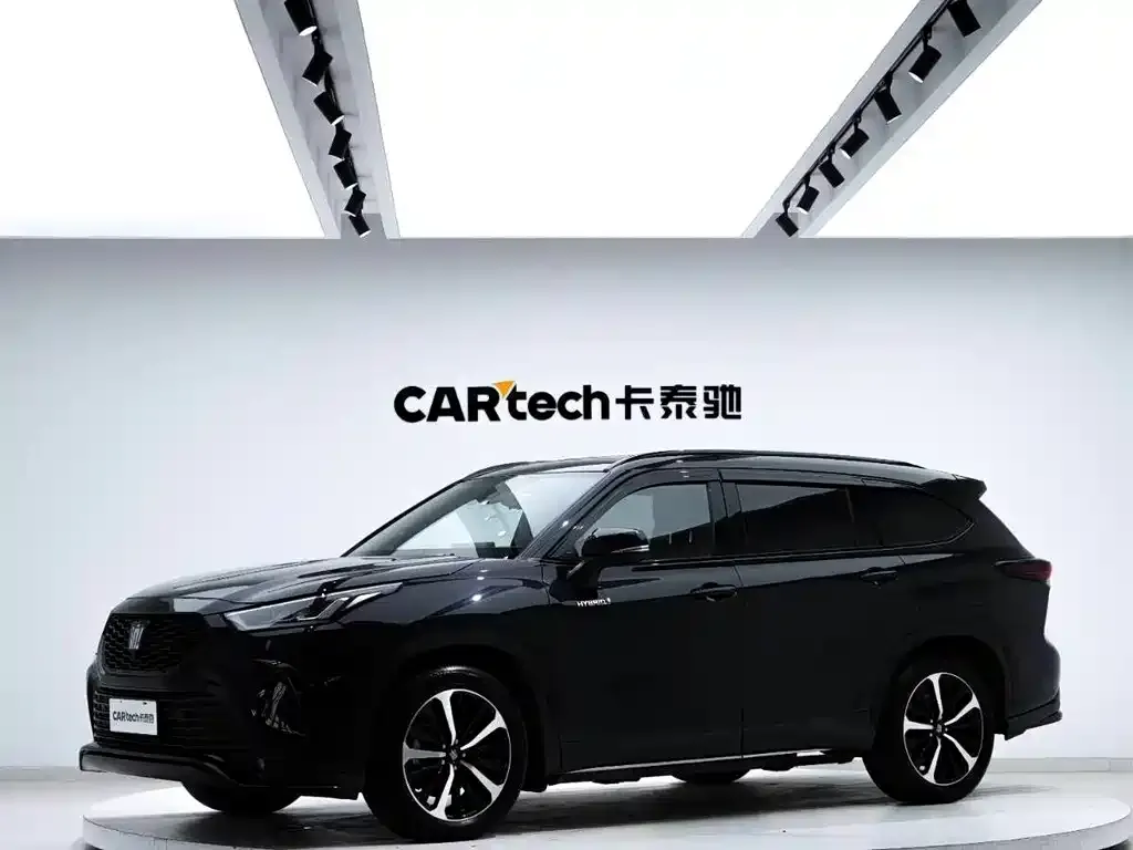 Toyota Crown Kluger 2023 из CN, фото 1