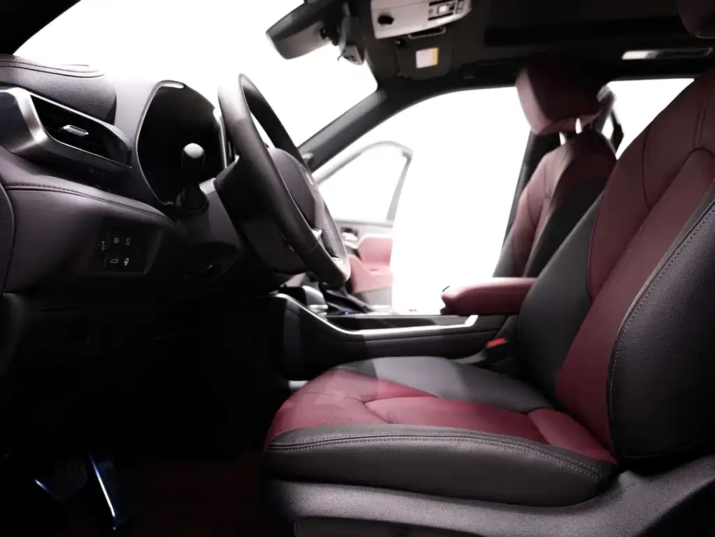 Toyota Crown Kluger 2023 из CN, фото 10