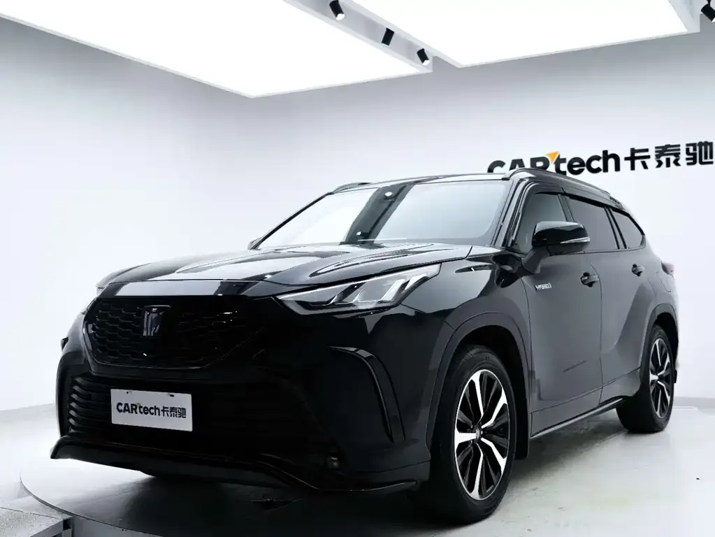 Toyota Crown Kluger 2023 из CN, фото 3