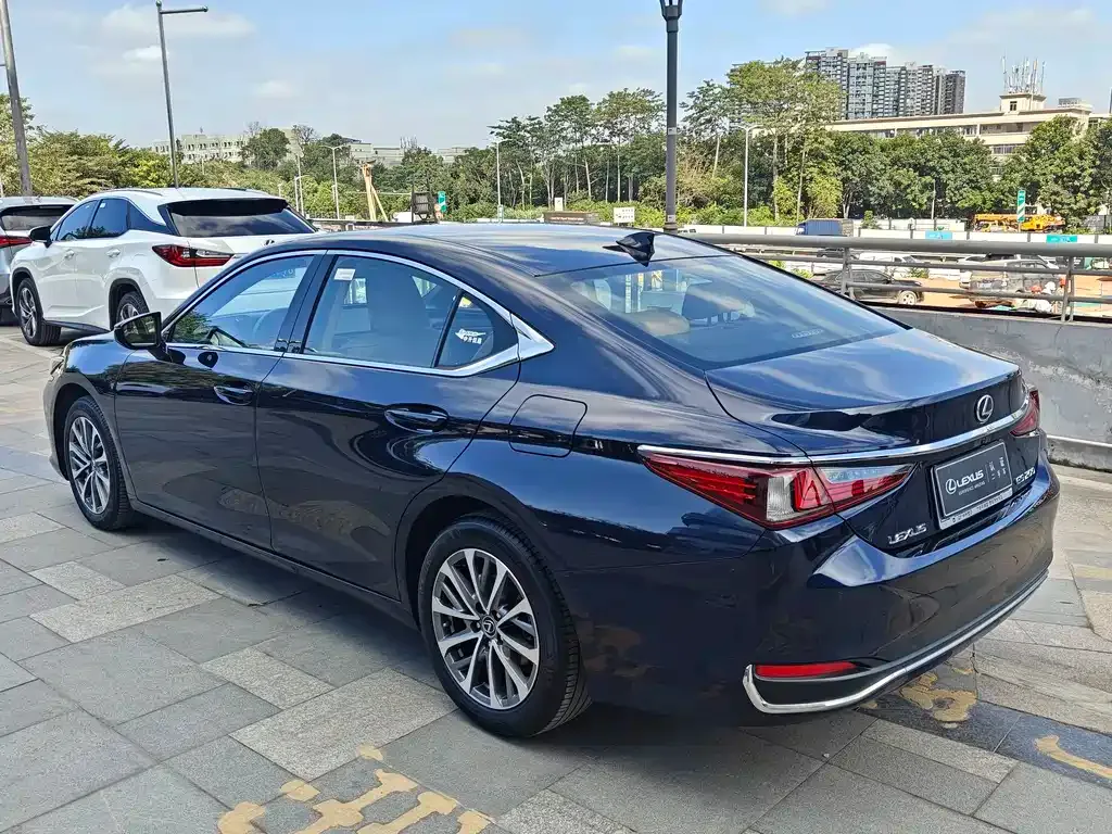 Lexus ES — фото 9