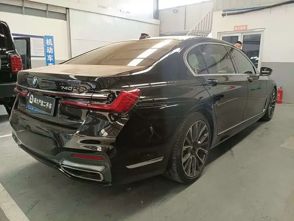 BMW 7 Series 2021 из CN, фото 4