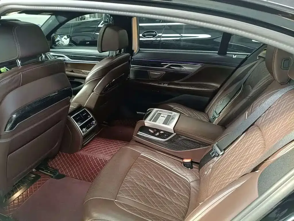 BMW 7 Series 2021 из CN, фото 7