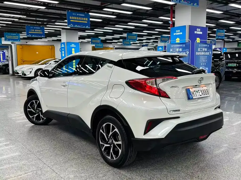Toyota C-HR — фото 5