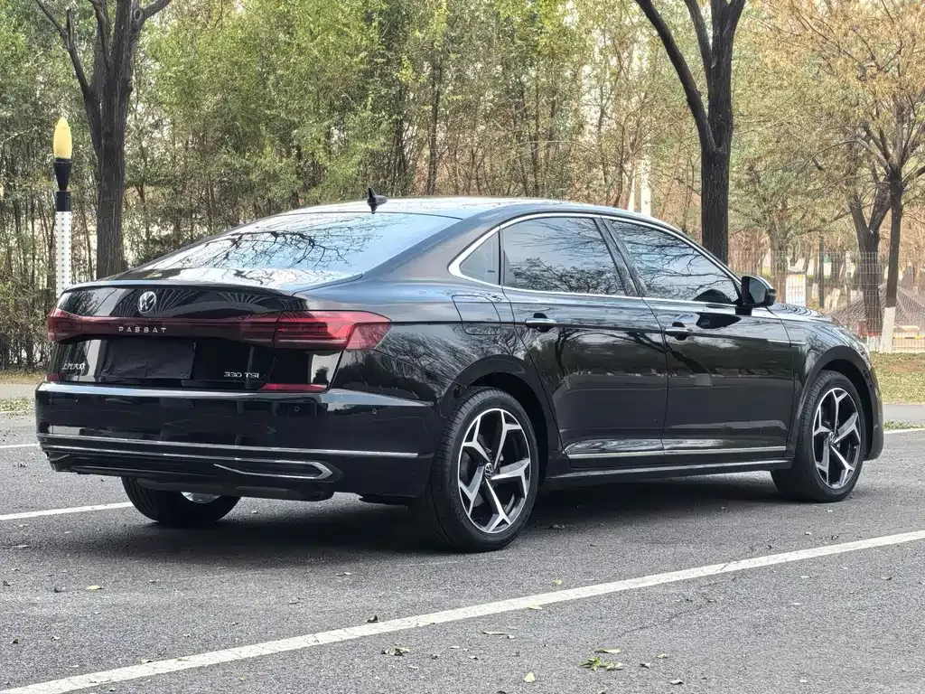 Volkswagen Passat 2023 из CN, фото 4
