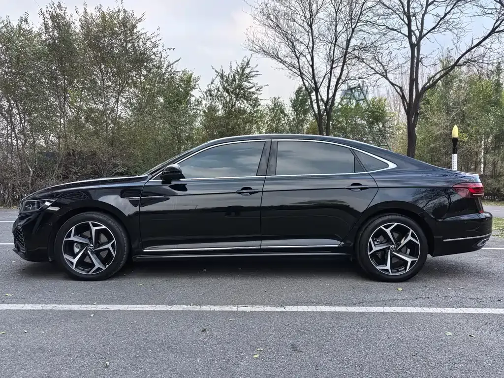 Volkswagen Passat 2023 из CN, фото 7