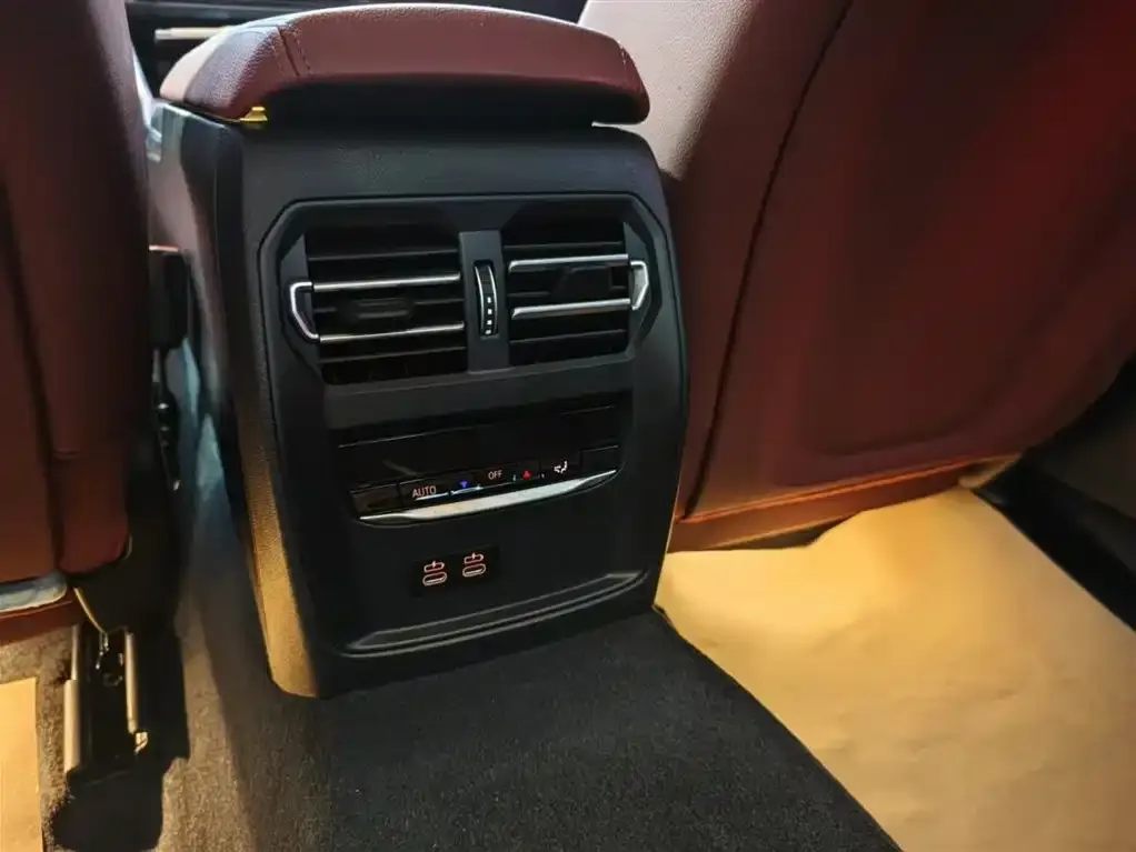 BMW 3 Series 2023 из CN, фото 10