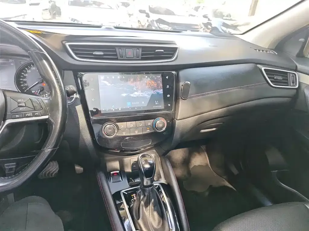 Nissan Qashqai — фото 10