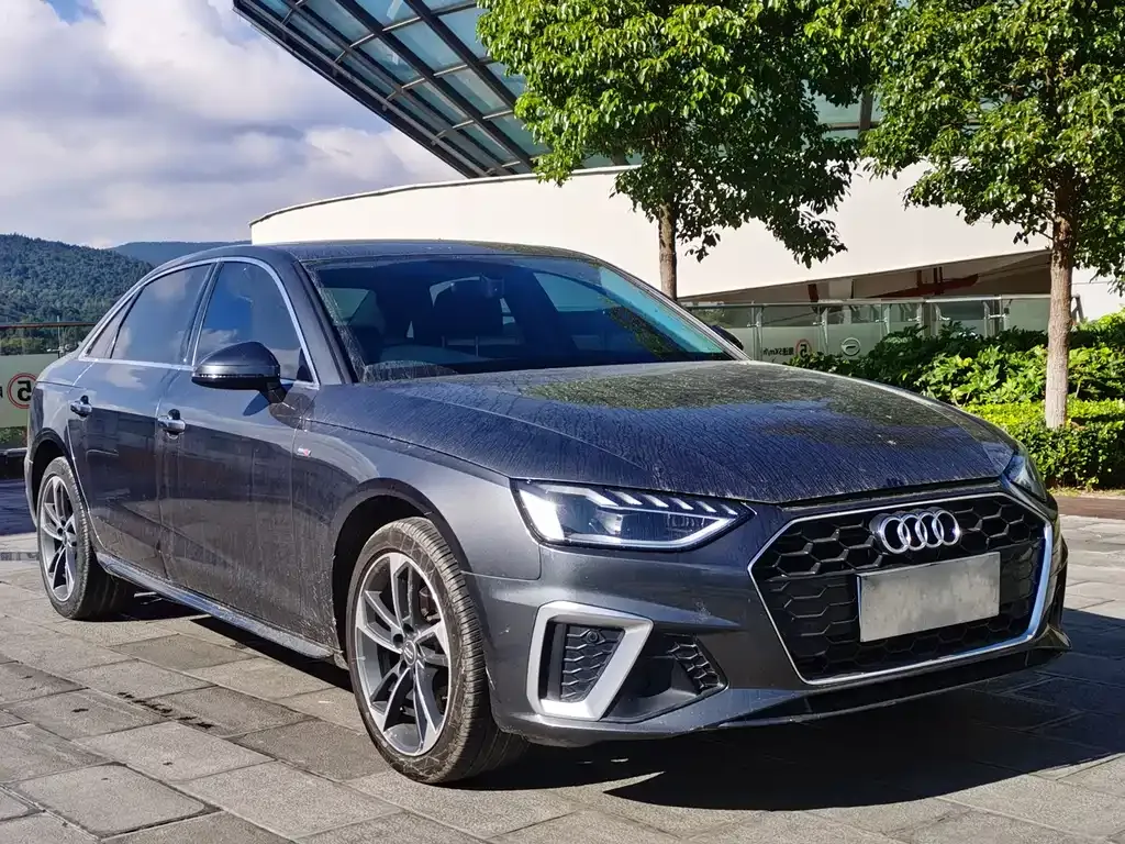 Audi A4L 2022 из CN, фото 3