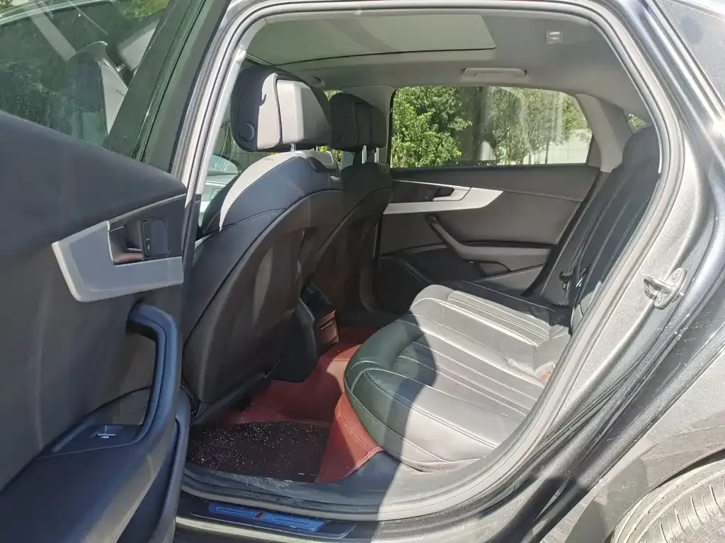 Audi A4L 2022 из CN, фото 6
