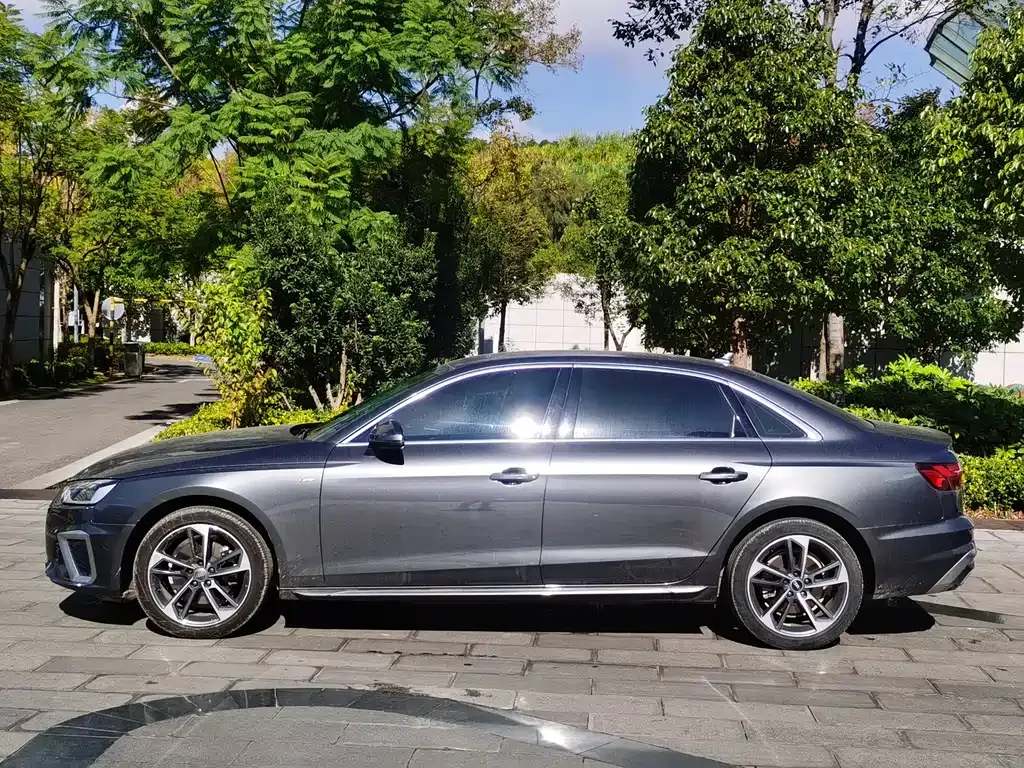 Audi A4L 2022 из CN, фото 8