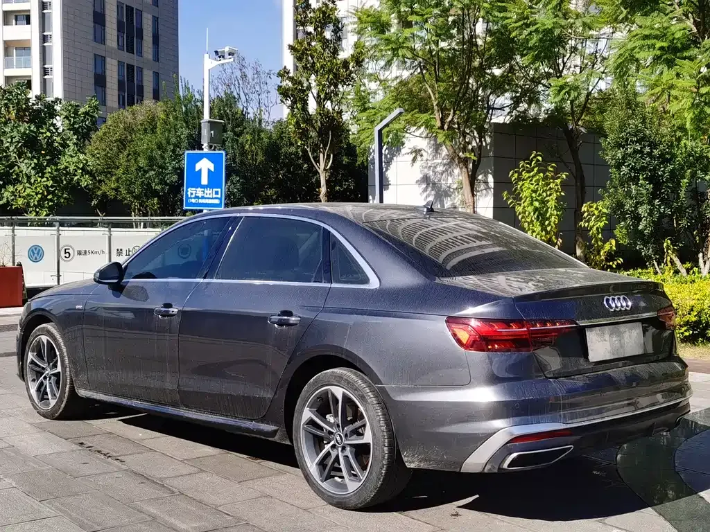 Audi A4L 2022 из CN, фото 9