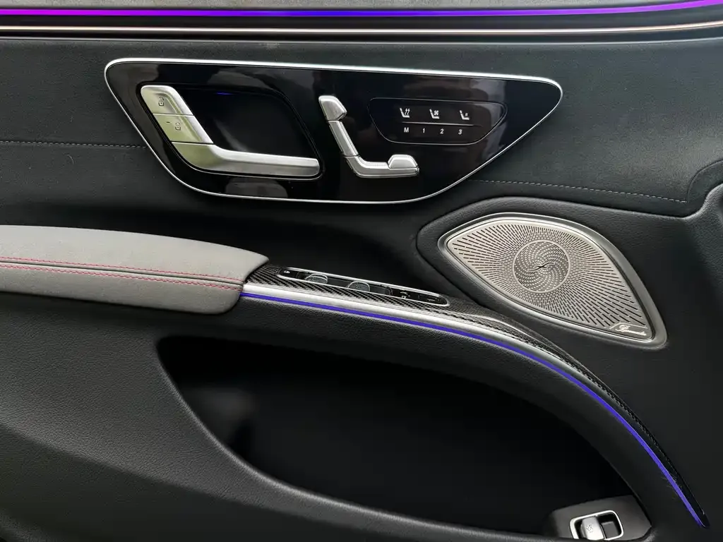 Mercedes-Benz EQS AMG — фото 10