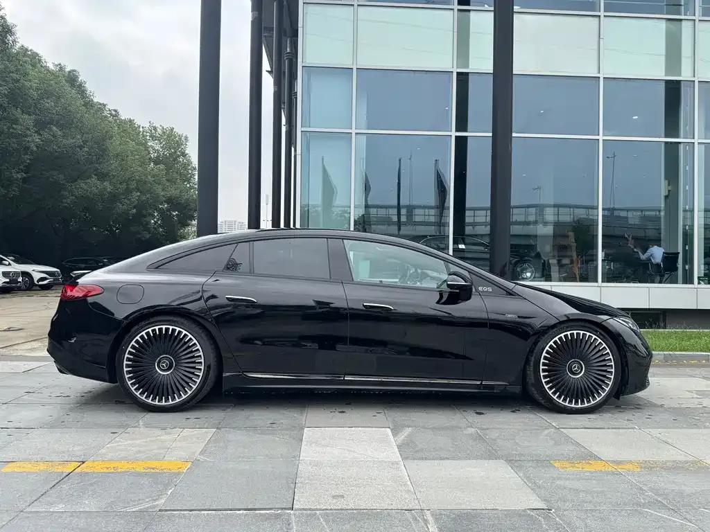 Mercedes-Benz EQS AMG — фото 4