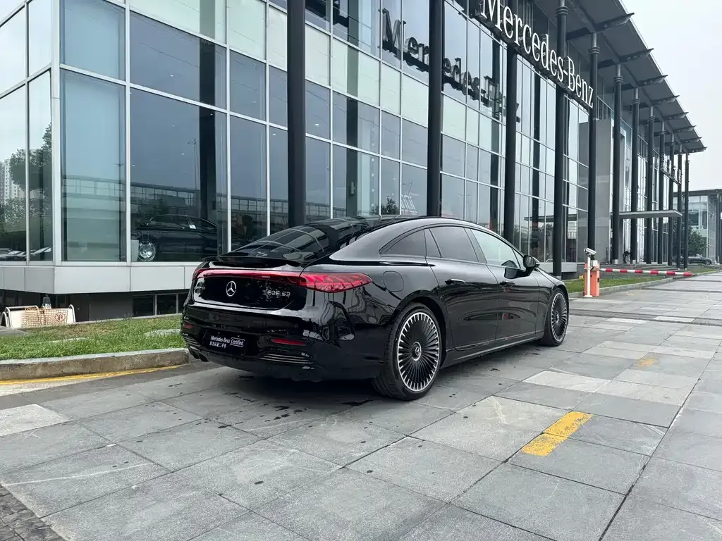 Mercedes-Benz EQS AMG — фото 5
