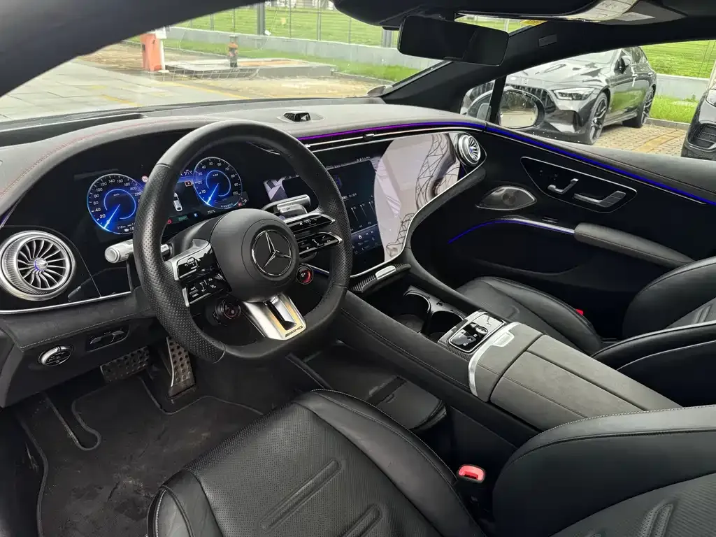Mercedes-Benz EQS AMG — фото 8