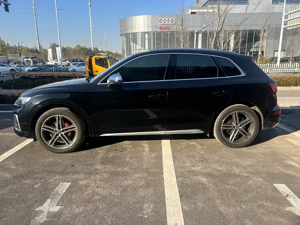 Audi SQ5 2022 из CN, фото 3
