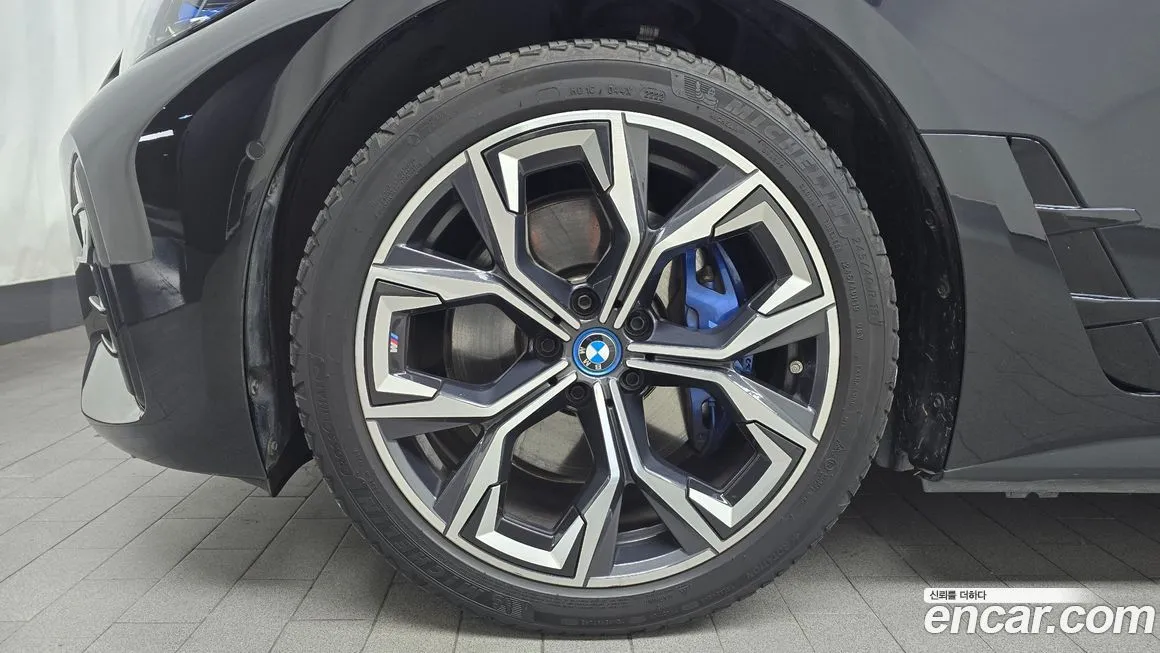 BMW i4 — фото 5