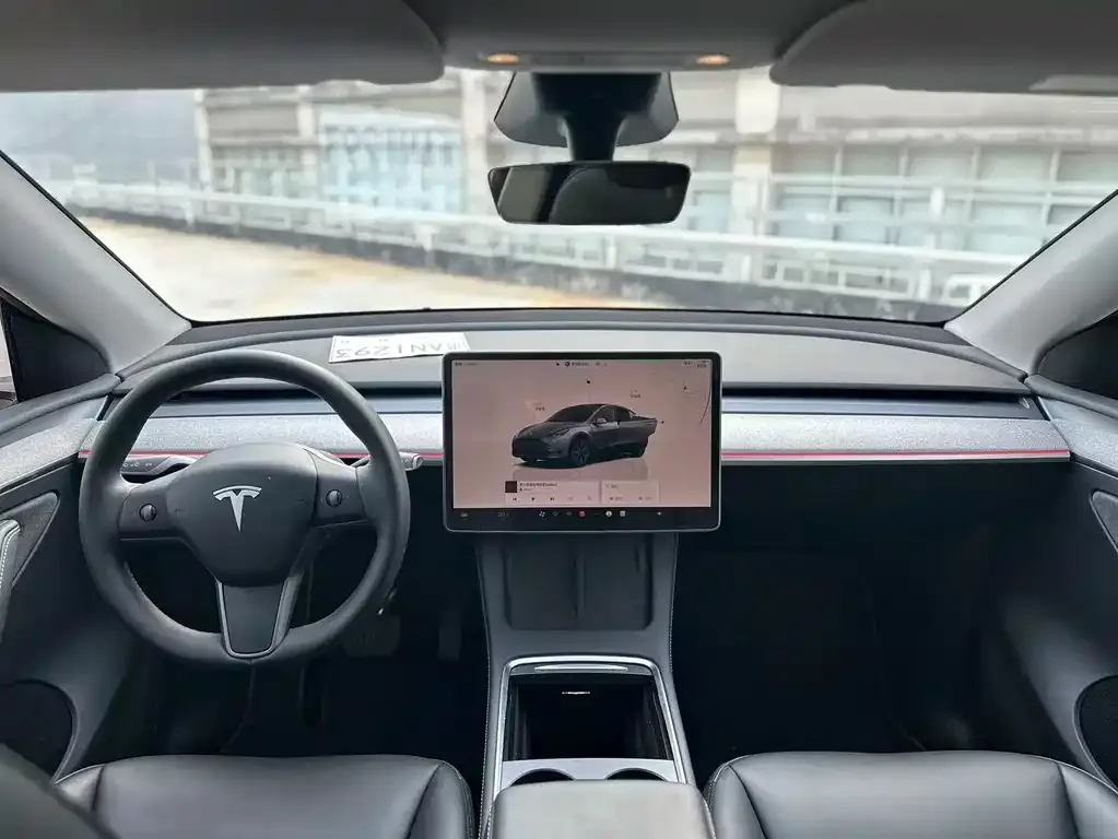 Tesla Model Y — фото 7