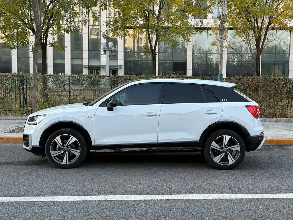 Audi Q2L — фото 5