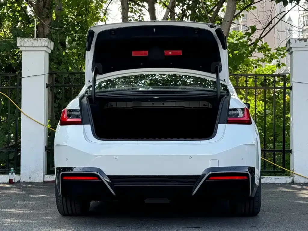 BMW i3 2025 из CN, фото 6