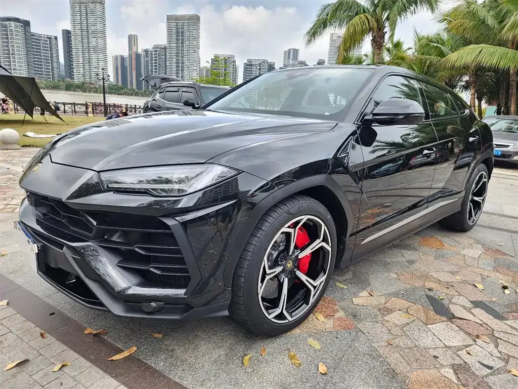 Lamborghini Urus — фото 1