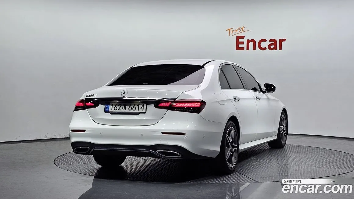Mercedes-Benz E-Class 2023 из KR, фото 2