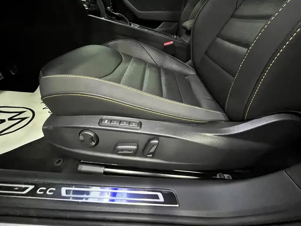 Volkswagen CC 2023 из CN, фото 8