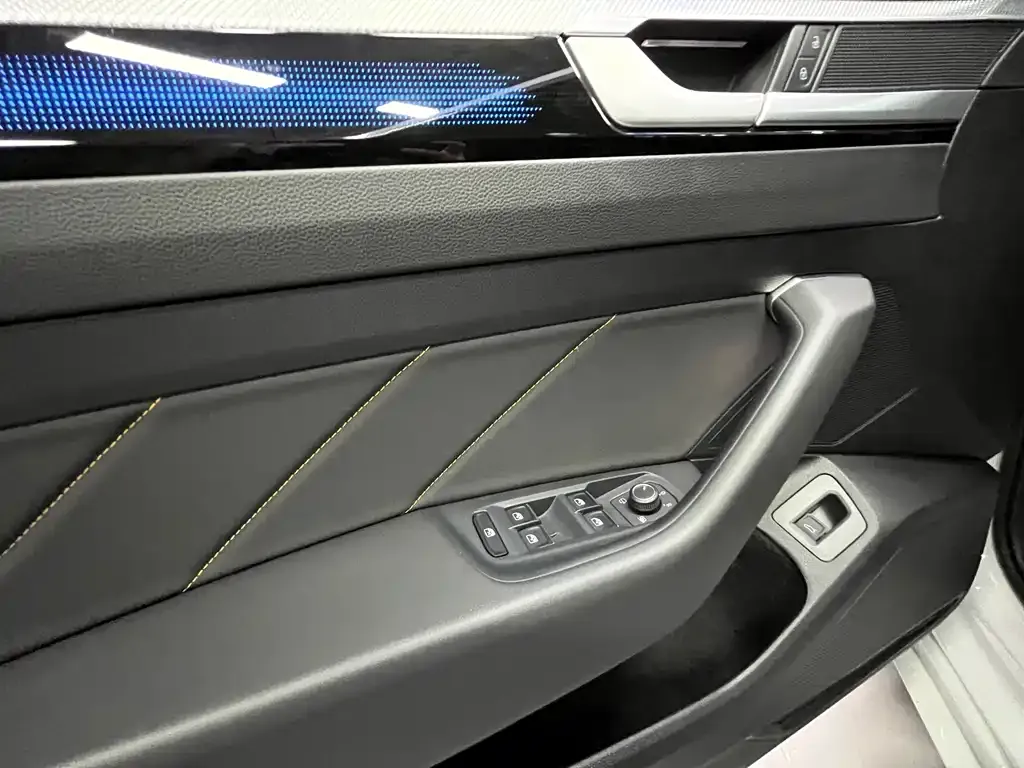Volkswagen CC 2023 из CN, фото 9