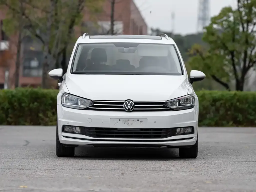 Volkswagen Touran 2022 из CN, фото 8