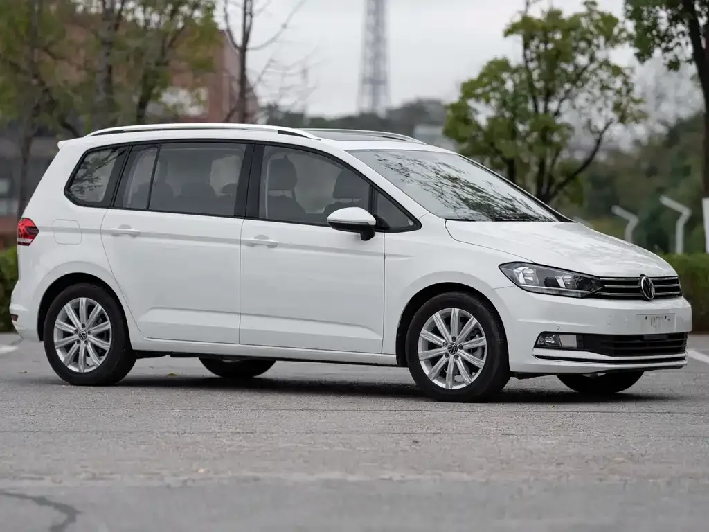 Volkswagen Touran 2022 из CN, фото 9