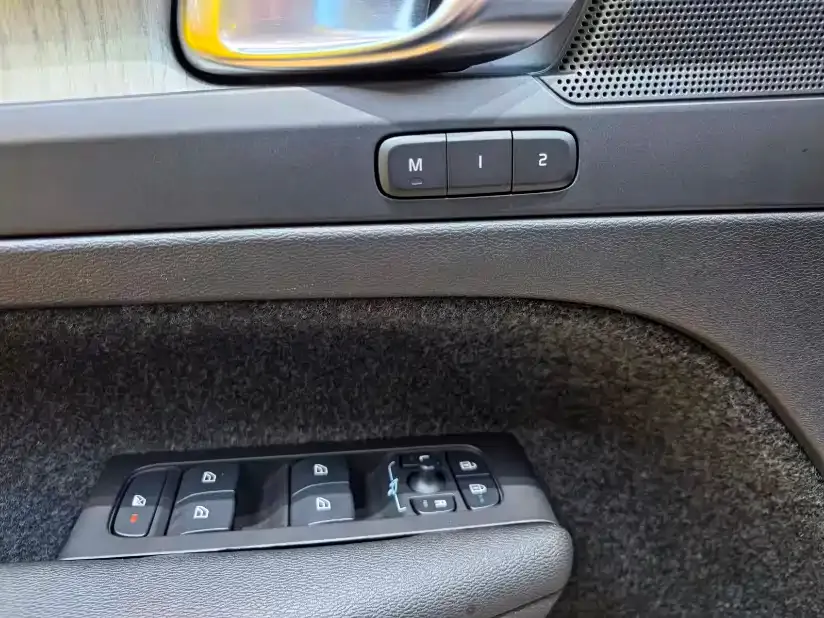 Volvo XC40 — фото 10