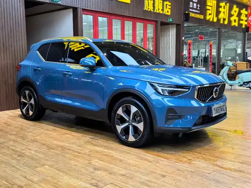 Volvo XC40 — фото 3