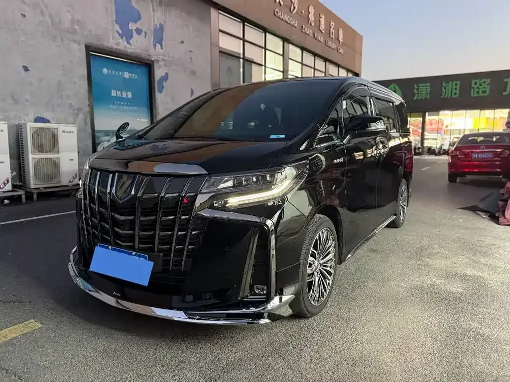Toyota Alphard 2023 из CN, фото 1