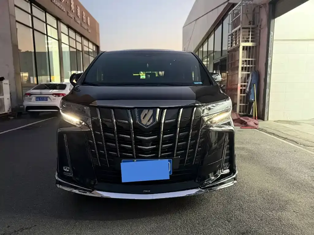 Toyota Alphard 2023 из CN, фото 3