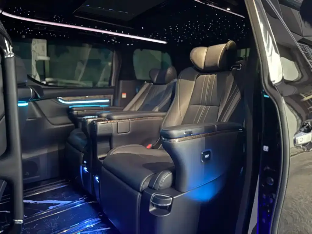Toyota Alphard 2023 из CN, фото 8