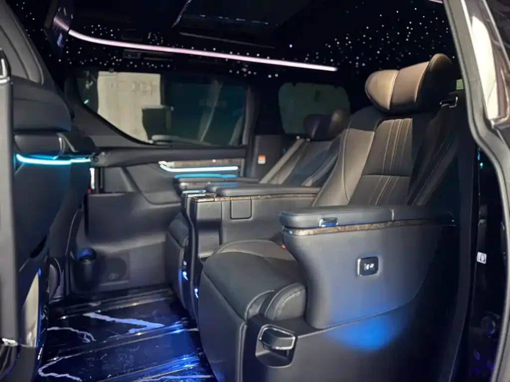 Toyota Alphard 2023 из CN, фото 9