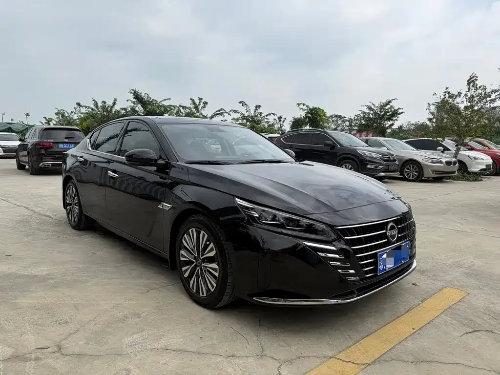 Nissan Teana — фото 1