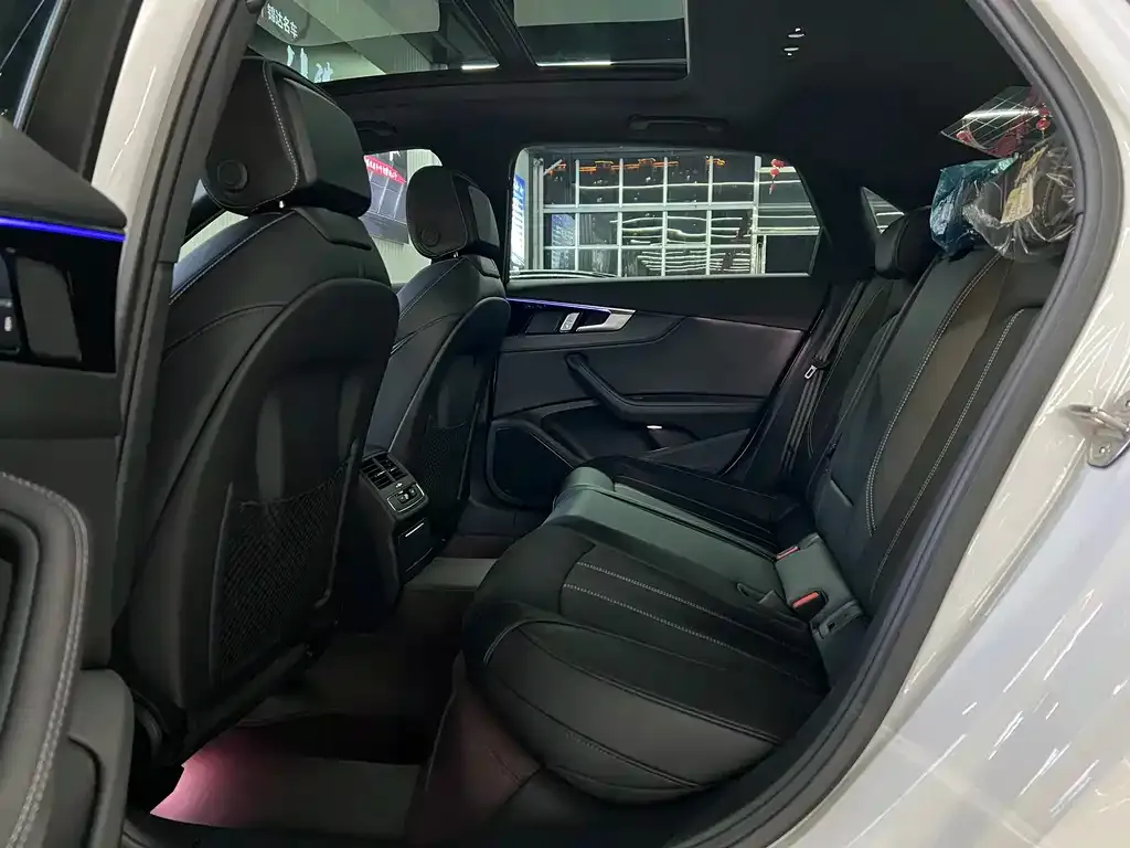 Audi A4L 2024 из CN, фото 10