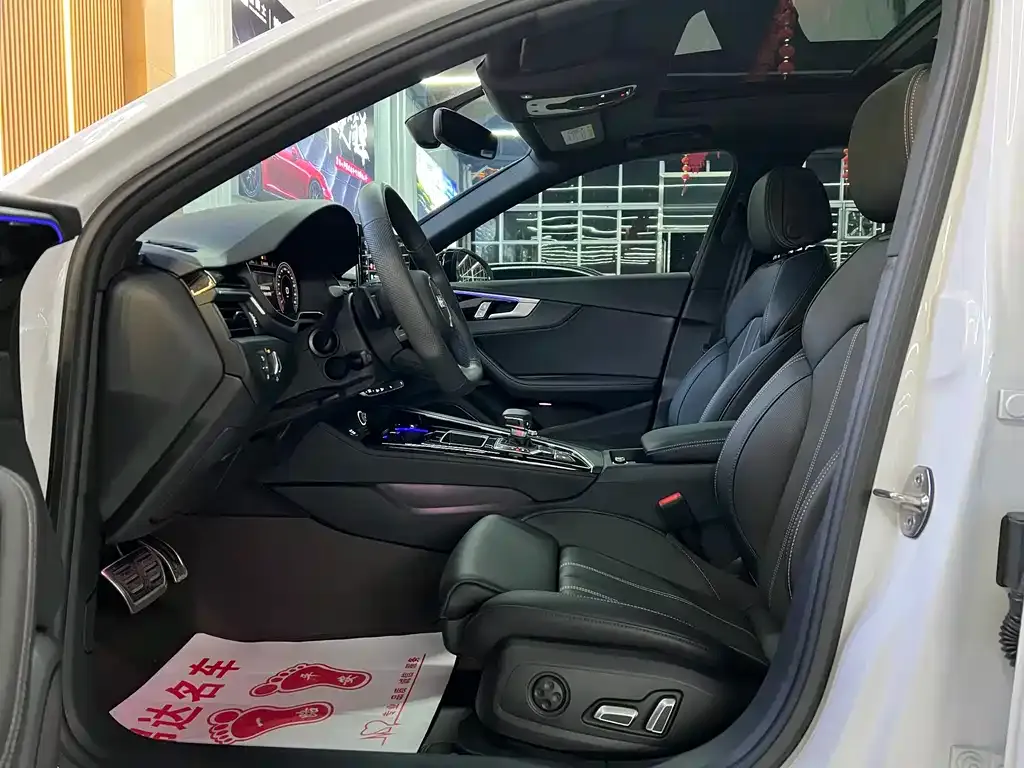 Audi A4L 2024 из CN, фото 4