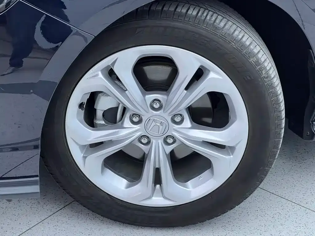 Honda Accord — фото 6