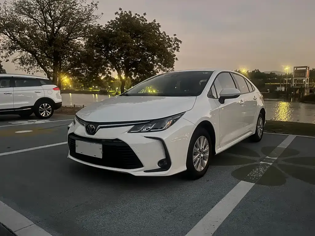 Toyota Corolla 2023 из CN, фото 1