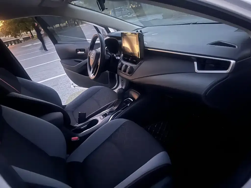 Toyota Corolla 2023 из CN, фото 10