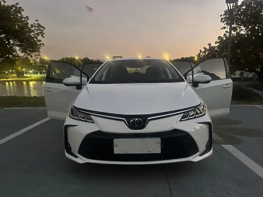 Toyota Corolla 2023 из CN, фото 2