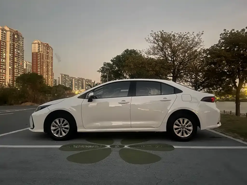 Toyota Corolla 2023 из CN, фото 7