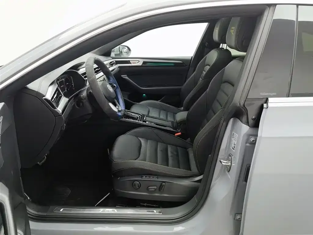Volkswagen CC 2023 из CN, фото 10