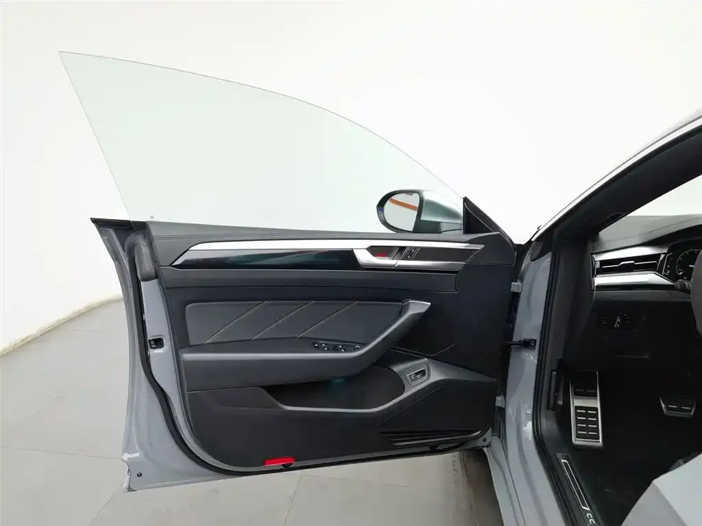 Volkswagen CC 2023 из CN, фото 8