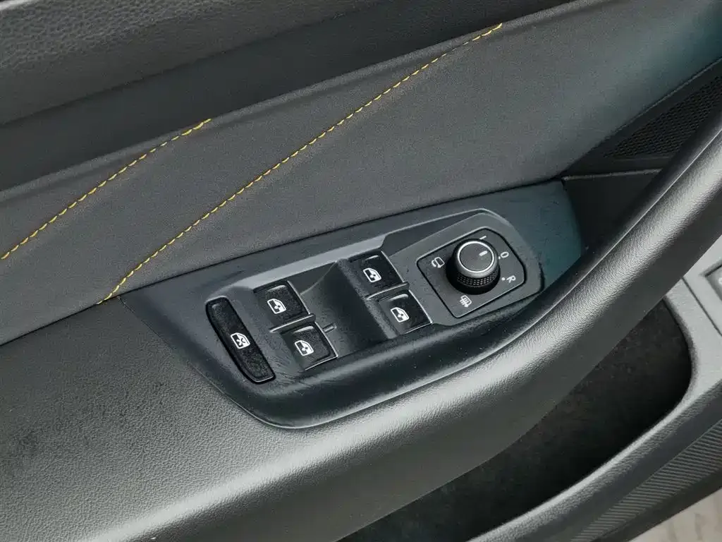Volkswagen CC 2023 из CN, фото 9
