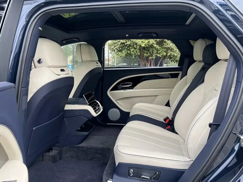 Bentley Bentayga 2023 из CN, фото 3